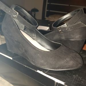 Black wedge heel